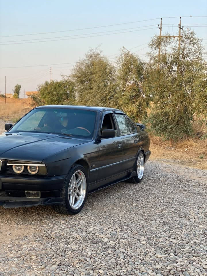 بيام موديل 1992 

محرك 525 كبس

وياله M18 تو سايس 

كير عادي zf

بيع لو مروسه 

سعر 48 بي مجال 
***********
