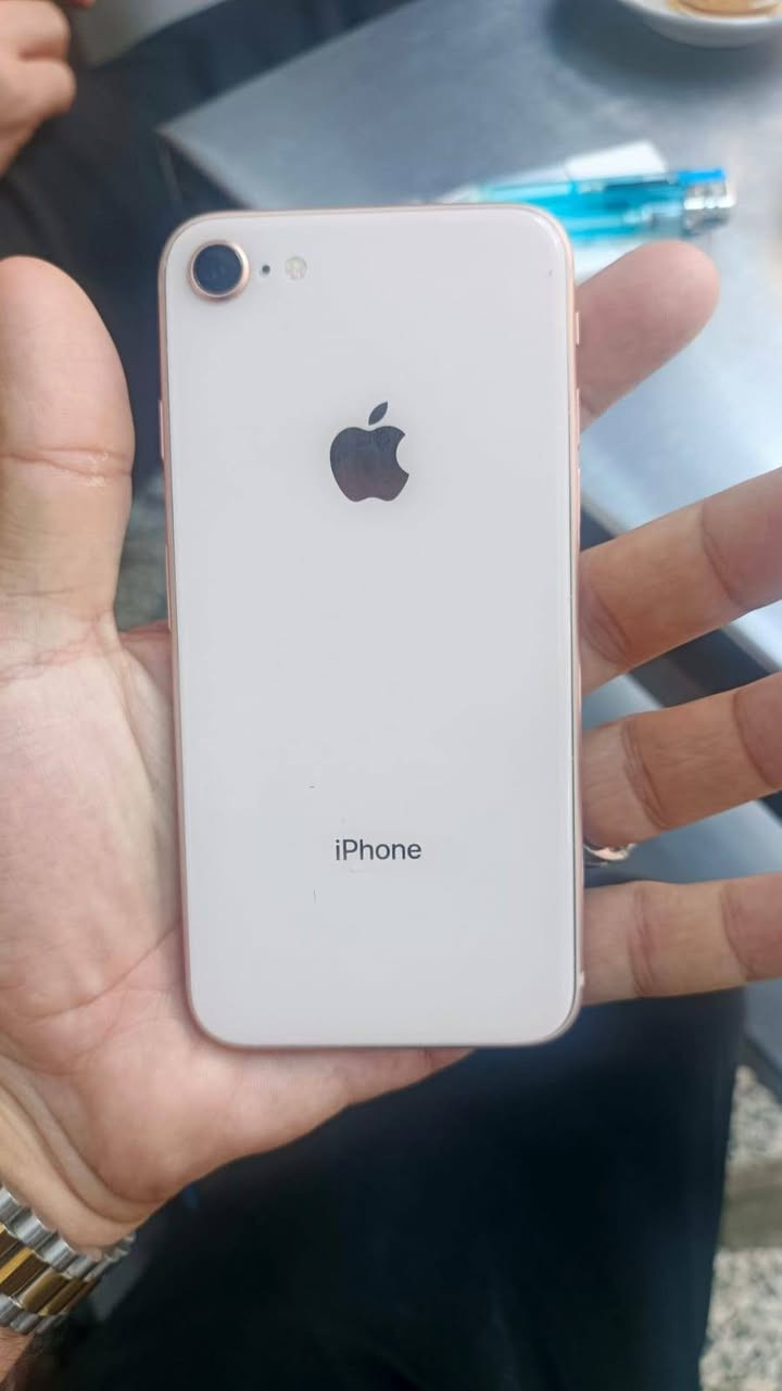 📱 iPhone 8 بۆ فرۆشتن
​مۆدێل: iPhone 8
​بیرگە (مێمۆری): 64 GB
​تەندروستی باتری: 78%
​بارودۆخ: مۆبایلەکە زۆر مەزبوت و خاوێنە،  بەس شاشەکەی شکاوەو ئەو پەڵانەی تیایە بە ١٥ هەزار بۆت ئەگۆڕن گەر بتەوێت نەشی گۆڕی کێشە نییە مۆبایلەکە مەزبوتە
​💵 نرخ: 90هەزار دینار (مەجالێکی زۆر کەمی تێدایە بۆ کڕیداری جدی)
📍 شوێن: سلێمانی
​📩 بۆ داواکردن و کڕین، ڕاستەوخۆ مەسج بنێرن بۆ واتسئەپ 
*********** السليمانية, العراق

