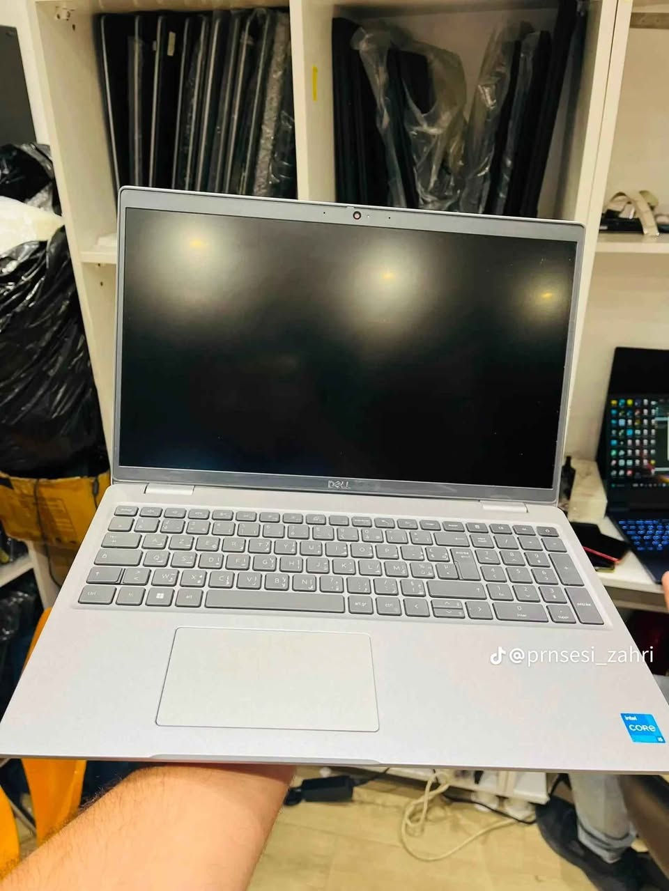 ديل ٥٥٣٠ • كور i5 جيل ١٢ • SSD ٢٥٦جيجا