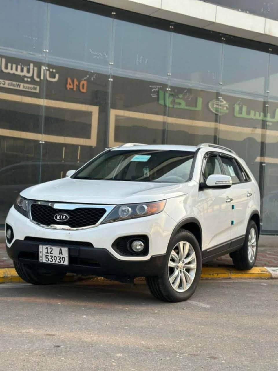 مكلف ب النشر 
سورنتو 2012 
سبعة راكب محرك 2400 
بدون صبغ  بيها تقليمات كارت براس البوند وباب النفر شي قليل 
باتري جديد هزة ما ساقطة طخم اطارات جديد تشتري مباشر من صاحبها الشرعي شرط التحويل 
السعر 145 وبيها ومجال 
 ***********
***********
