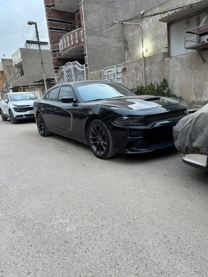 دايتونا لاست كول
2023 
1/1 مبدل بيها  جزء من فخذه نفس لون
وبنيد نفس لون بدون قطره صبغ سياره
سياره فول حته رادار امامي وفتحه 
اعله شي بل جارجر حته سستم صوت هارمن كاردن
شاصي راديتر كفاله من شخط

ماشيه 18 الف
 مرقم بغداد  قبل سبوع رقمها  مكانها شارع فلسطين 
اي استفسار ***********
