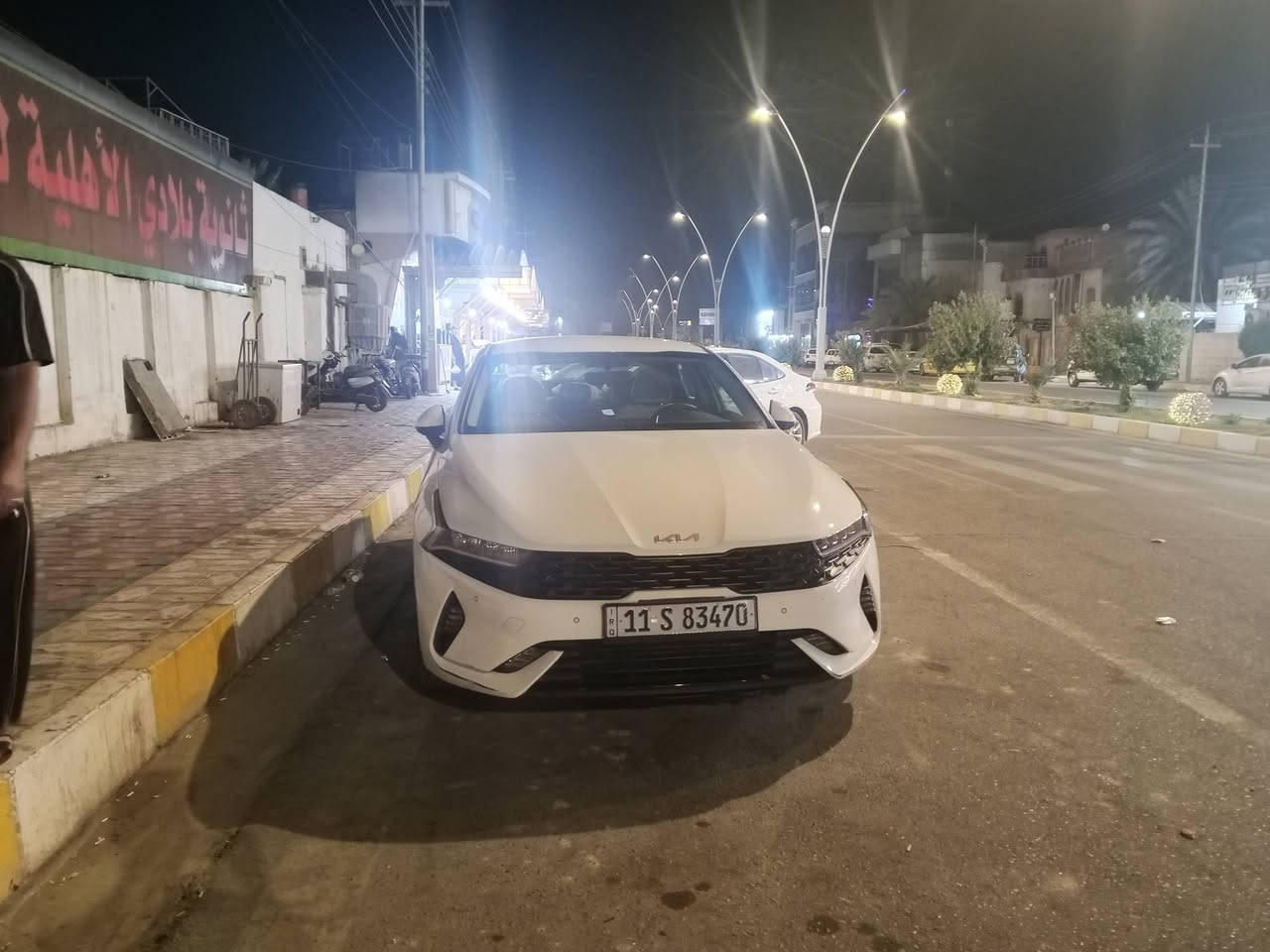كي فايف خليجي موديل 2022 
مكفوله من الضربة والصبغ وتبديل والفتح 
ميكنه 2000 دوش 
رقم بغداد بسمي فول مواصفات عده بانوراما 
بصمه تشغيل وتشغيل عن بعد 
بصمه جنطه بصمه بيبان جنطة ذكيه 
مري شفط اشاره بالمرايه ترحيب 
حساس امامي وخلفي 
لد امامي وخلفي 
كامره وشاشه بلادي 
تبريد لمس قطعتين تبريد 
مكان السياره ناصريه مركز 
***********
