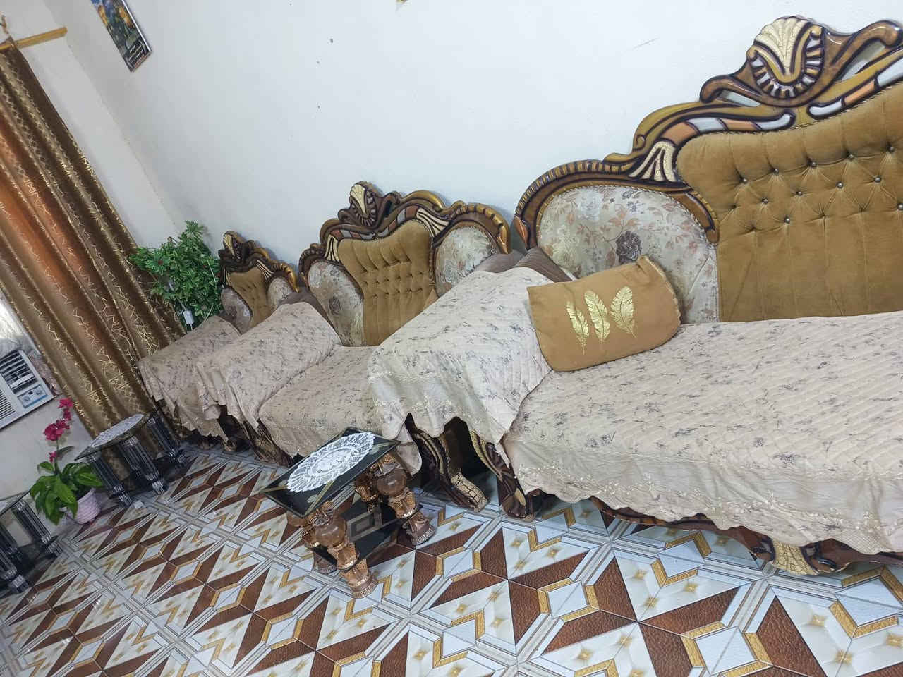 تخم ملكي ويا مفرش هديه السعر 300وبي مجال الموقع ديالى الخالص قرب فلكة مصطفى جواد ***********
