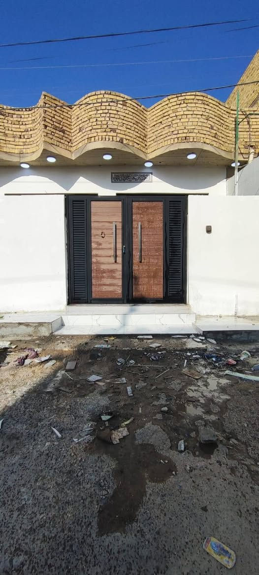 السلام عليكم   حداده الكافه انواع البيبان والشبابيك والمحجرات والقمريات شغل درجه اولى    الله شاهد اليشتغل عنده مايتندم    عنوان الورشه بدايه جسر السريع تقاطع الزيناويه 
***********0 ابو علي

نص مكتوب في الصور:
- 79 4G+ 11:03 أتابعه لك LIVE 5 / 1 99+ صندوق الوارد 99 الأصدقاء الصفحة الرئيسية الملف الشخصي
