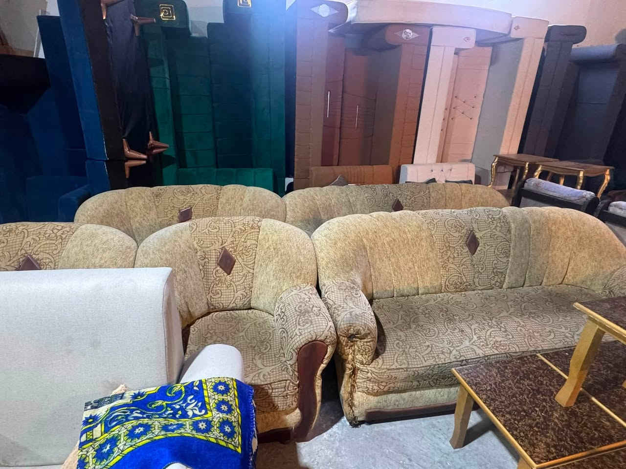 مجموعة اغراض منزليه للبيع 
للستفسار ***********
