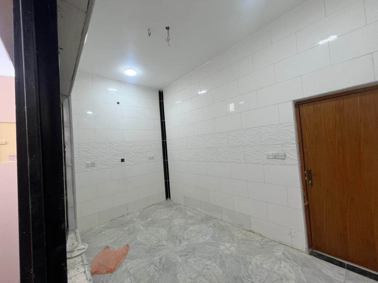 دار سكن للبيع 🏠 
#المساحة :: 100
#السعر :: ٥٨مليون وبي مجال بسيط 
طابو صرف زراعي المالك عراقي 🇮🇶
#البناء_حديث_جاهز_للسكن 💯
شط لعرب الجزيرة شارع زين العابدين 
#الخدمات :: ماء كهرباء مدارس سناتر 
منطقة سكنية والبناء فيها منظم وحديث
#تستلم_بيتك_عند_المكاتبة
#المحتويات ::  وصحيات خارجية وحديقة
وأستقبال وصالة ومطبخ  وصالة معزولة
وموزع غرف وغرفتين منام وصحيات داخلية ومنور 
#خارطة_مميزة_وسعر_مناسب
……….
#للأستفسار ::***********
مكتب عقارت المهندس شط العرب, البصرة
