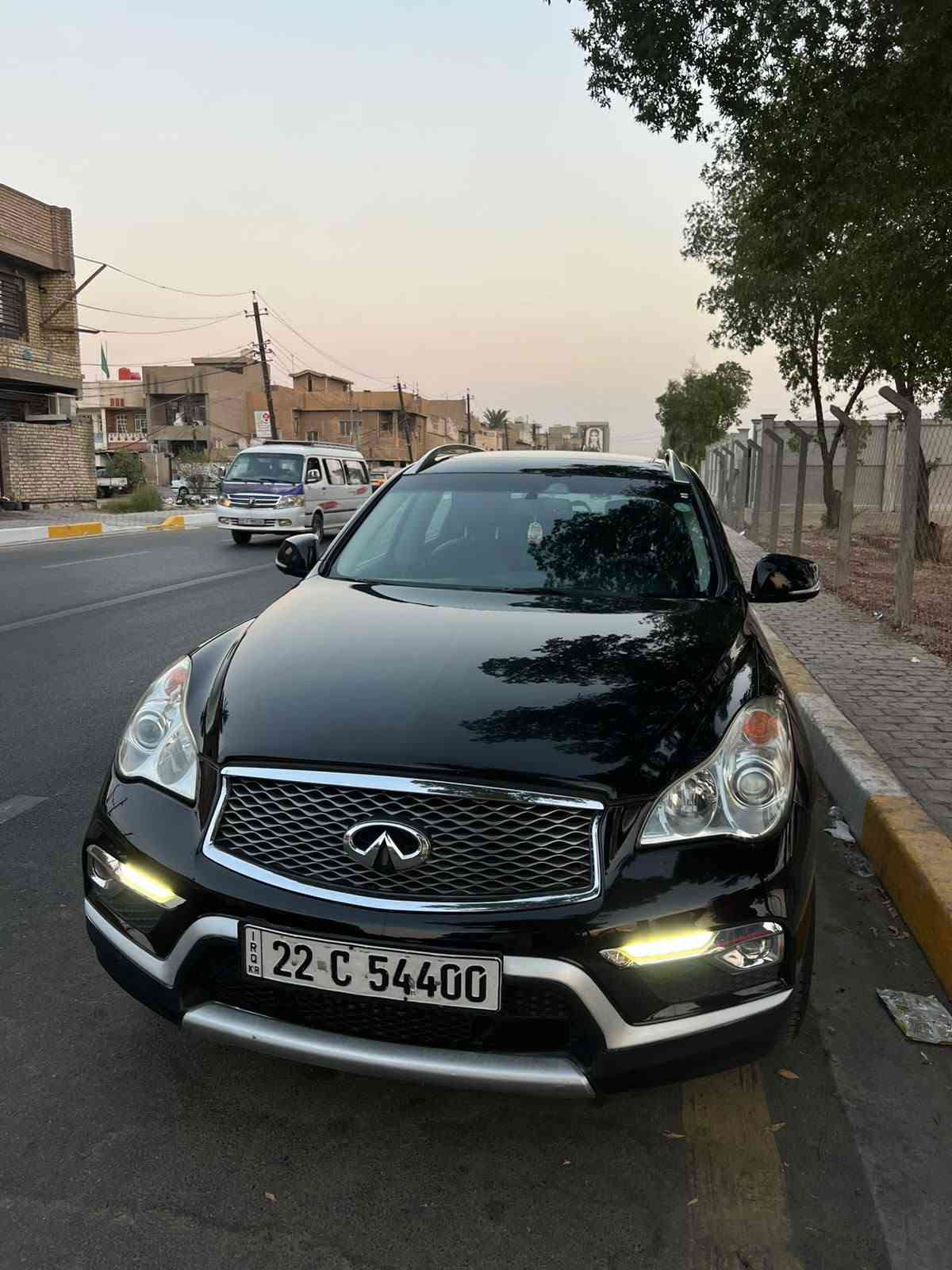 السلام عليكم 

إنفنتي qx50 للبيع موديل 2017  رقم مميز

السيارة فول مواصفات

ماشية 93.000 الف

تحكم ستيرن فول

اربع كامرات 

اشاير مري 

الويل ١٨

حساس خلفي امامي رادارات 

بكلايت لد 

نظام زنون بلادي

مكينة ٣٧٠٠ السيارة صاروخ

فور ويل

كشنات جلد تدفئة وتبريد

فتحة 

تحكم كشنات خلفية  كهرباء صعود ونزول 

تحديد مسار

الحادث دعامية خلفية فقط (كلين)

والباب الخلفي بيه تصليح ورش بالعراق (مصور)

اللون اسود  

للبيع او المراوس  سعر البيع 129$
*********** بغداد, العراق
