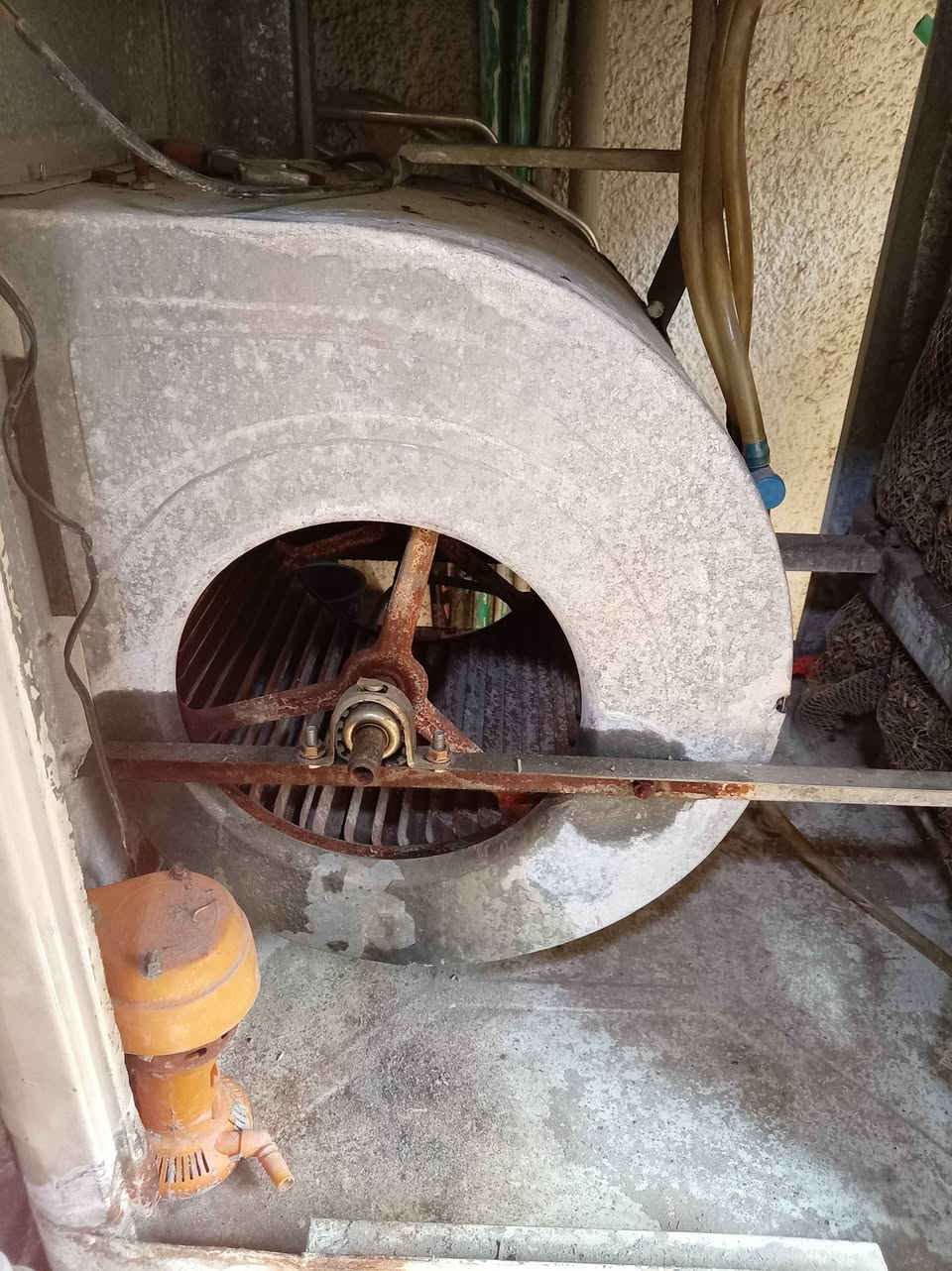 كشر مبردة حجم حجمها 2 و نص بي واتربم ما بي خياس او شك ثخينة مو سوكية و مشتغلة موسم واحد ب 65 الف بدون ماطور للاستفسار واتساب ***********
