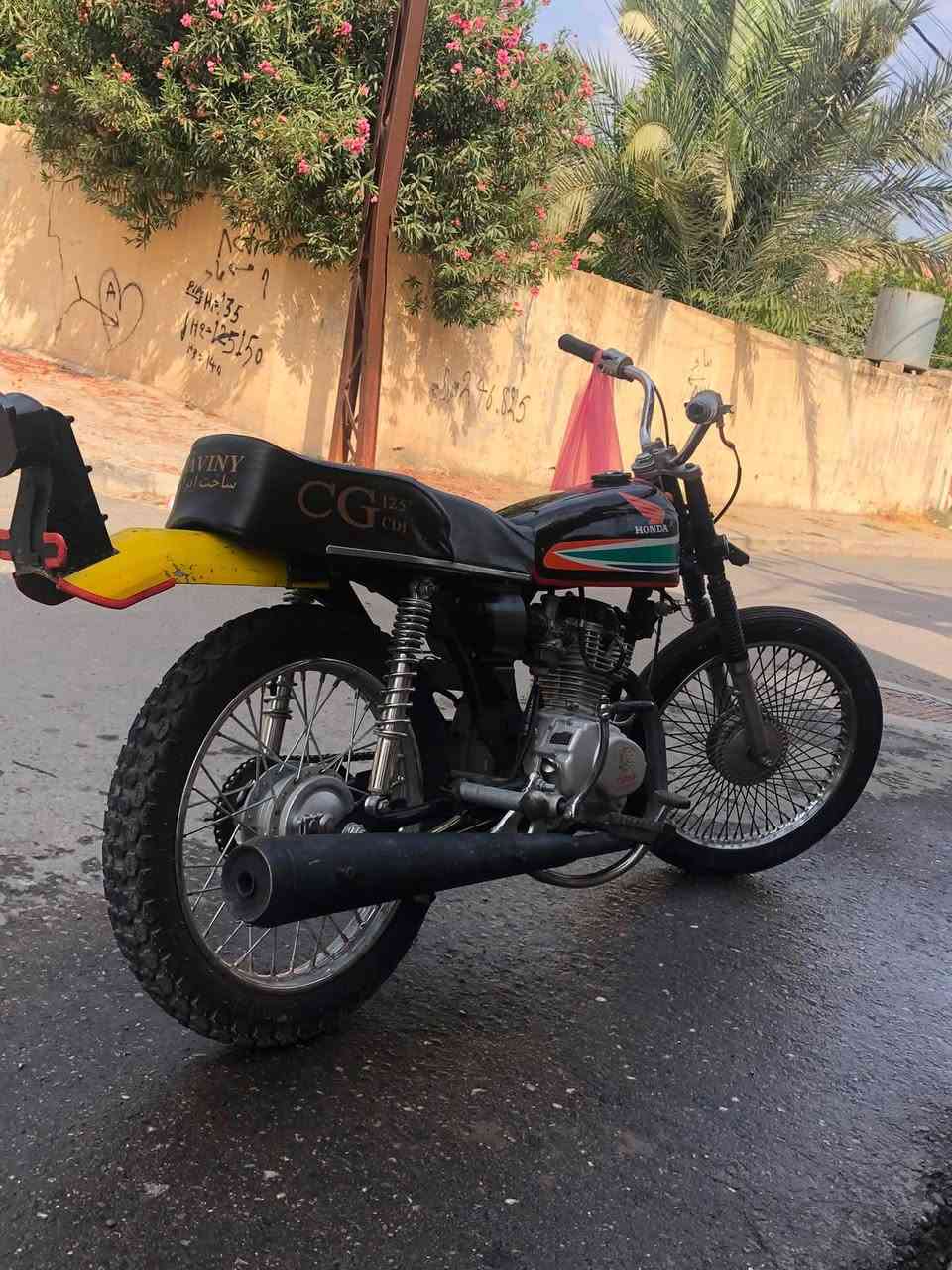 تايكر 18 مخزن مكينه شرط بس مامفتوحه بس فيلس النصبه تسولف سعر 350 وبيها مجال بسيط ***********
