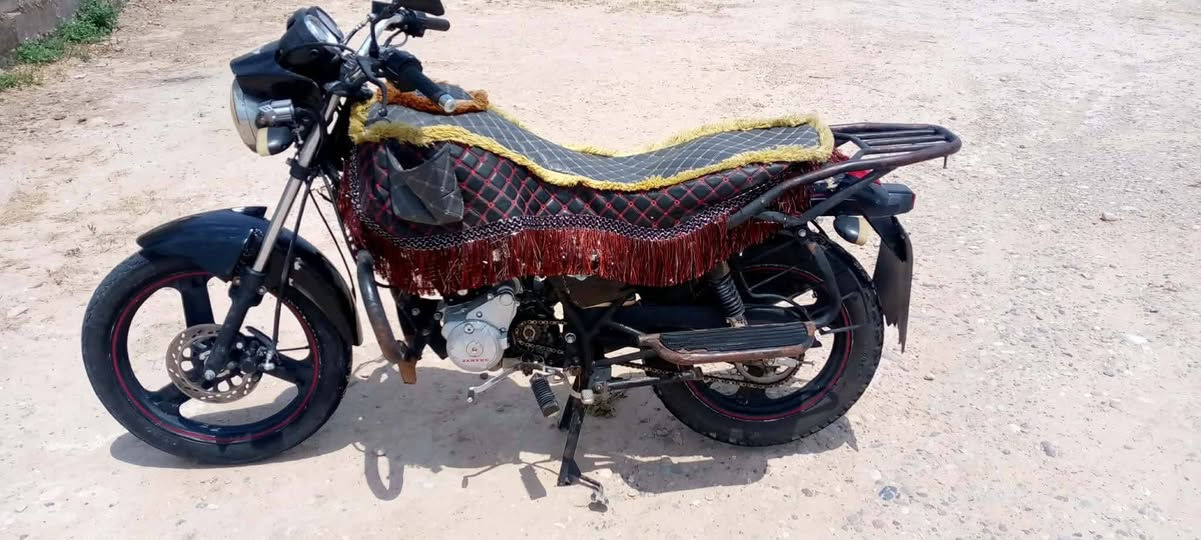 السلام عليكم
موطور هايوشه للبيع موديل 19 
محرك ما مفتوح دبلات شغاله 
كهربائيات شغاله التايرات جدد
الموطور نضيف كلو بلادي 
السعر 630 او بي مجال 
رقم الهاتف ***********
