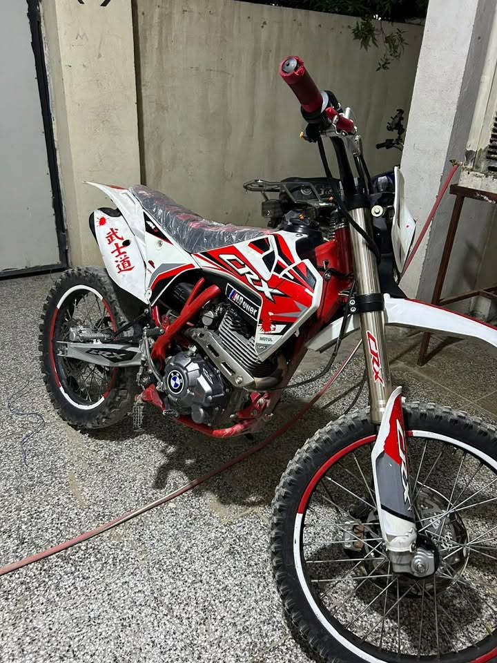 السلام عليكم 
قفاز crx300 موديل 2025
للبيع مكاني بغداد الدوره 
السعر مليون و ٢٠٠ وبيها مجال علق واراسلك 
متواجد واتساب ***********
