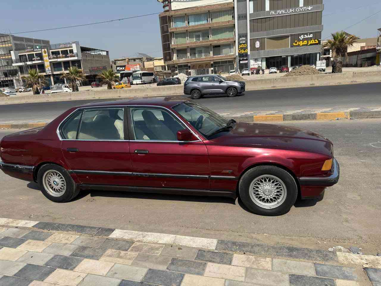 بي ام للبيع 735 ماروني رقم مميز كربلاء الداخل بيجي موديل 91 سلايد روف مفتوح للاتصال وتساب *********** السياره بالحله السعر 37 وبي مجال
