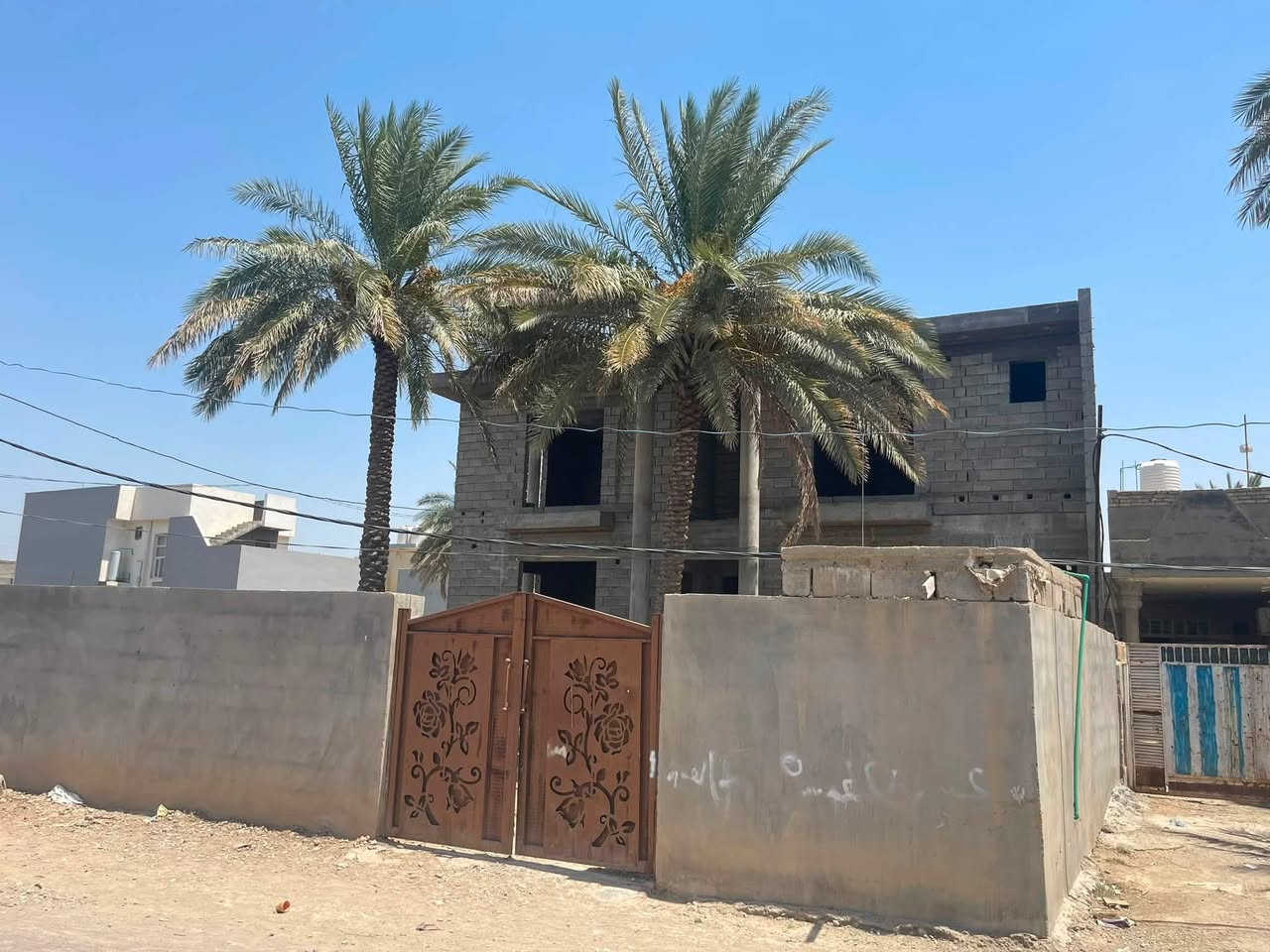 بيت هيكل للبيع طابو سند 25 المساحة 700 متر البناء درجه اولى متعوب علية مساحة بناء البيت 225وقطعة خلف البيت مساحته 150متر وباقي حديقة امامية المنطقة مخدومة كامل خدمات من ماء وكهرباء وتبليط صاير على شارعين الرئيسي 15 متر والفرعي 8 امتار
الموقع ام العضام العثمانية
الشراي يتصل ويدلل
***********
