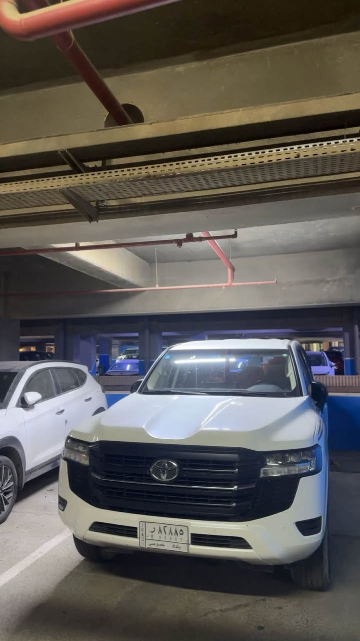 لاندكروز GXLC300 • ٢٠٢٢ • ماشيه ٢٥٠ الف
