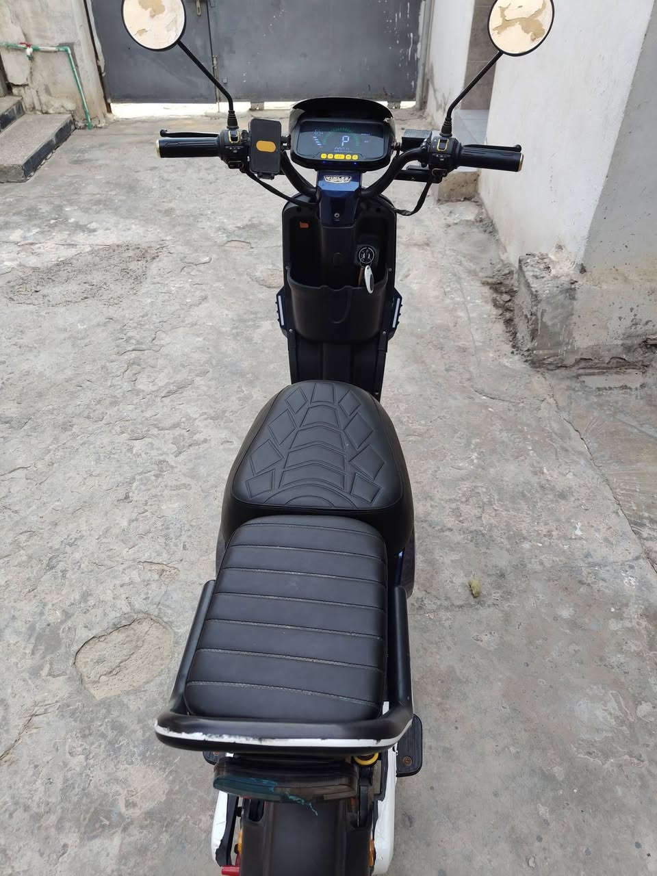 السلام عليكم Rs9 للبيع الشكل الجديد 2026 النضافة مثل ما واضح بلصورة دراجه ما مستخدمه هواي بطاريات جدد  بلاديات  دراجه كاملة مكملة  السعر 525  بيهه مجال  قليل مكان الدراجه بعقوبة ***********
