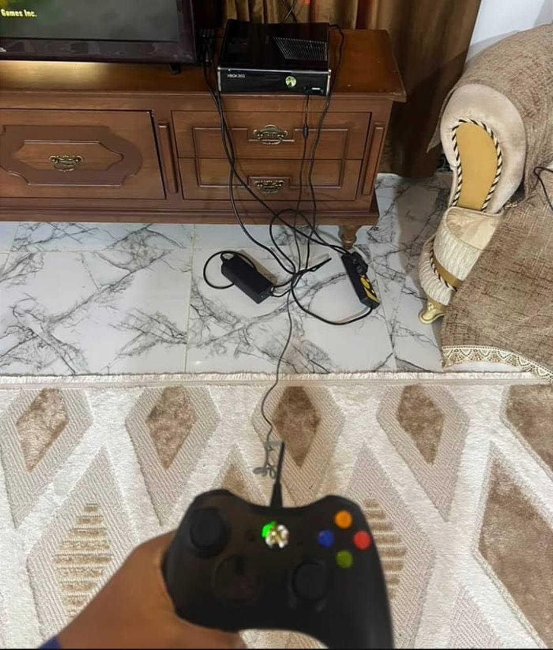 Xbox 360 نظيف بنظام ارورا السعر 100 وبي مجال قليل واتساب فقط***********
