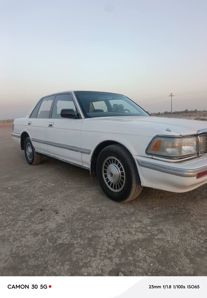 السلام عليكم
سوبر سيدان ٩٠ رقم إنكليزي بغداد

سياره جاهزه مال جناي مكينه كير 

أكسل حدادية تبريد كهرباء كله شغاله تخم تاير ٧٥ قابل للتفاوظ

*********** ديونيه
