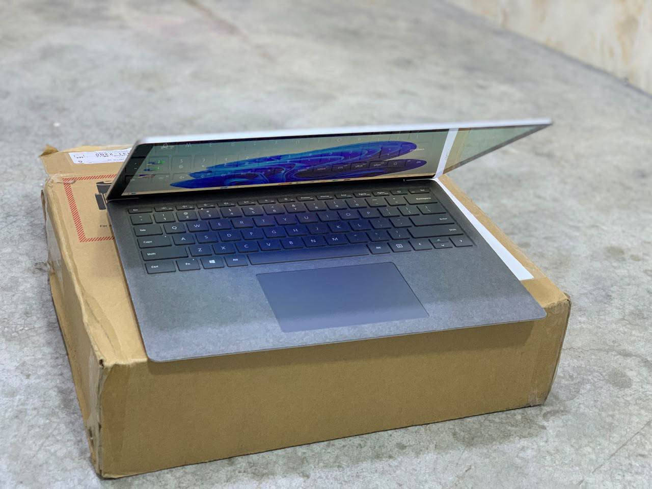 مايكروسوفت سيرفس • i7-1065G7 • 16 جيجا رام