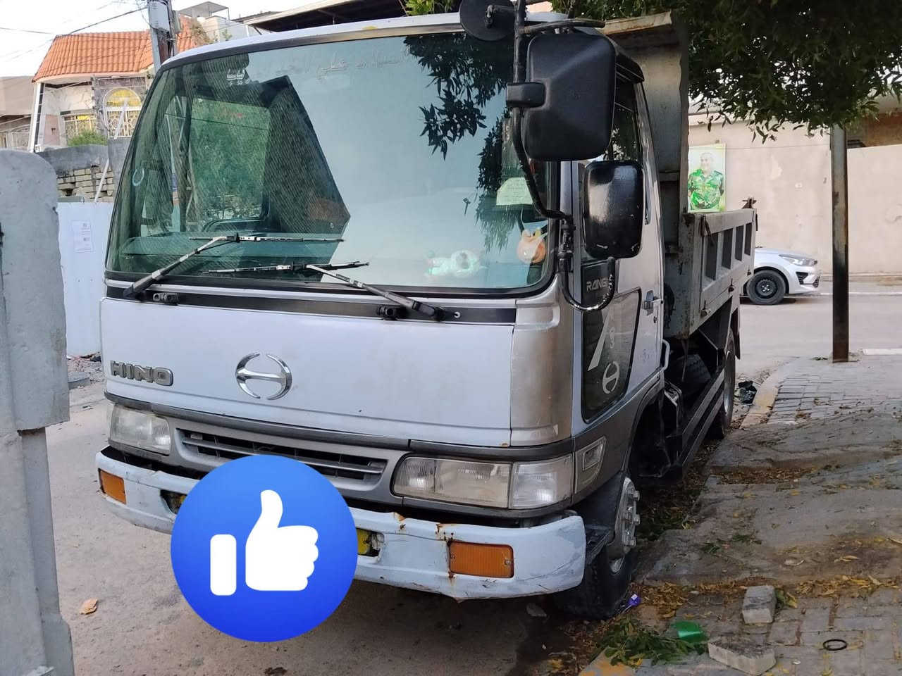 السلام عليكم هينو طيره للبيع كير ن وكسن  وبدي نضيف مكينه بيها قليل تبخير رقم بصره بسمي وسنويه بعدها ما نافذه تحويل ثاني يوم موديل 92سايد برك  كهربائيان   الكيلو متر  الرون شقاله سياره نضيف وجاهزه مكاني البصره القبله السعر 130وبيها مجال الرقم +***********+***********غير متوجد علا الفيس
