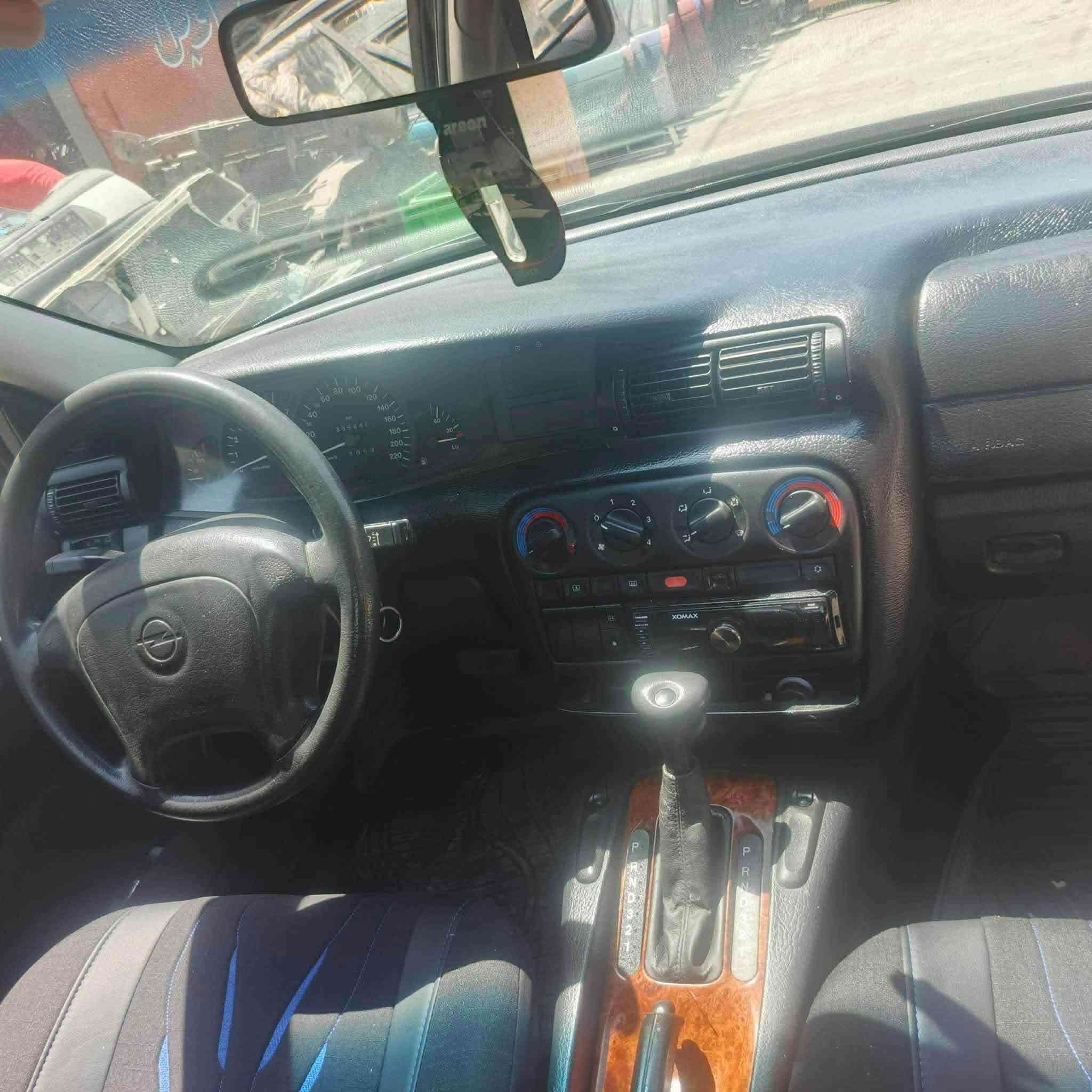 اوبل اوميكا بزون
موديلا ١٩٩٤

محرك حجم٢٠ مسكر

كير اوتو

سنتر لوك شغال تنته شغاله

داخل نضيف السياره بيها صبغ سقف وجاملغات خلفيه  شرط.

طخم شرط

ويل كب وطخم تاير جديد

باتري جديد

تبريد ثلج

رقم نينوى بأسمي تحويل مباشر

عنوان السياره موصل وسعر السياره ٥٠ ورقه

ذكرت جميع التفاصيل الي حاب يتصل علا هاذه الرقم 

*********** واتساب واتصال
