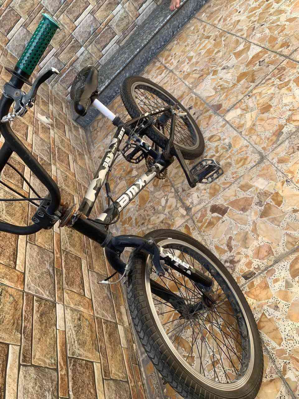 سلام عليكم بايسكل بي ام اكس (BMX) معروض للبيع السعر 100وبي مجال المكان بغداد البلديات اليو ان شارع 30 
للستفسار ***********
