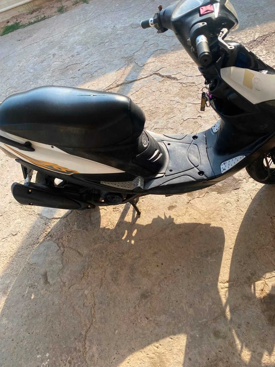 سلام عليكم
دراجه ماكس عدله للبيع 

أي نقص مابيها كهربائيات كلهن شغالات 

نكره سلف  

كفرات مختمه ختم واحد

كلجات بلاديه مكينه مفتوحه مبدل بيها فقط زنجيل 

دبلات رياضي 

تايرات جدد

دراجه حلوه وناعمه   

سعرها575 وبيها مجال للطيبين 

مكان دراجه بغداد الطارميه ناحيه العبايجي 

رقم هاتف ***********
