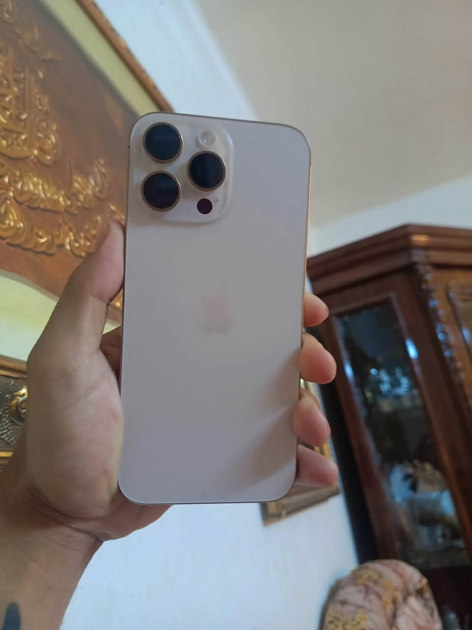 ايفون16 pro max لون لمميز لون دزر ضمان ماستر شرق اوسط نضيف شخطه مابيه ولا ايشي مكفول من كلشي وممفتوح ومنكلشي مضمون بطاريه 88 ذاكره 256 جهاز كلش كلش نضيف السعر مليون و250 الف بغداد منطقه الاعظميه التواصل خاص او على الرقم واتساب *********** وتحياتي الكم وللادمن ♥️.

نص مكتوب في الصور:
- ٥:٣٠ حالة البطارية حالة البطارية عادية تعمل بطارية iPhone هذه على النحو المتوقع. حول البطارية والضمان... الحد الأقصى للقدرة ٨٨٪ هذا قياس لقدرة البطارية مقارنة بقدرتها عندما كانت جديدة. قد تتسبب القدرة المنخفضة بتقليل ساعات الاستخدام بين عملية الشحن والأخرى. عدد الدورات ٤٩٤ هذا هو عدد مرات استهلاك iPhone لقدرة البطارية. معرفة المزيد... تاريخ التصنيع تشرين الثاني ٢٠٢٤ أول استخدام شباط ٢٠٢٥