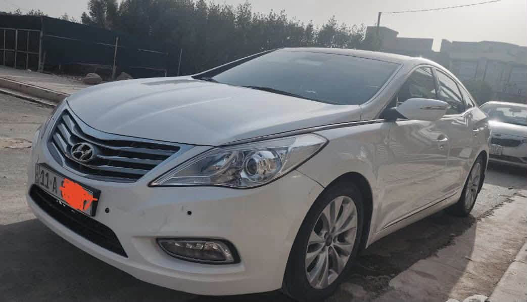 ازيرا موديل 2012 خليجي فول 1/1
باردي خفيف بلجاملغ الامامي والخلفي موضح السونار
رقم بغداد ماشيه 274
سعره 113وبيه مجال
سوناره موجود بمنشور 
***********
