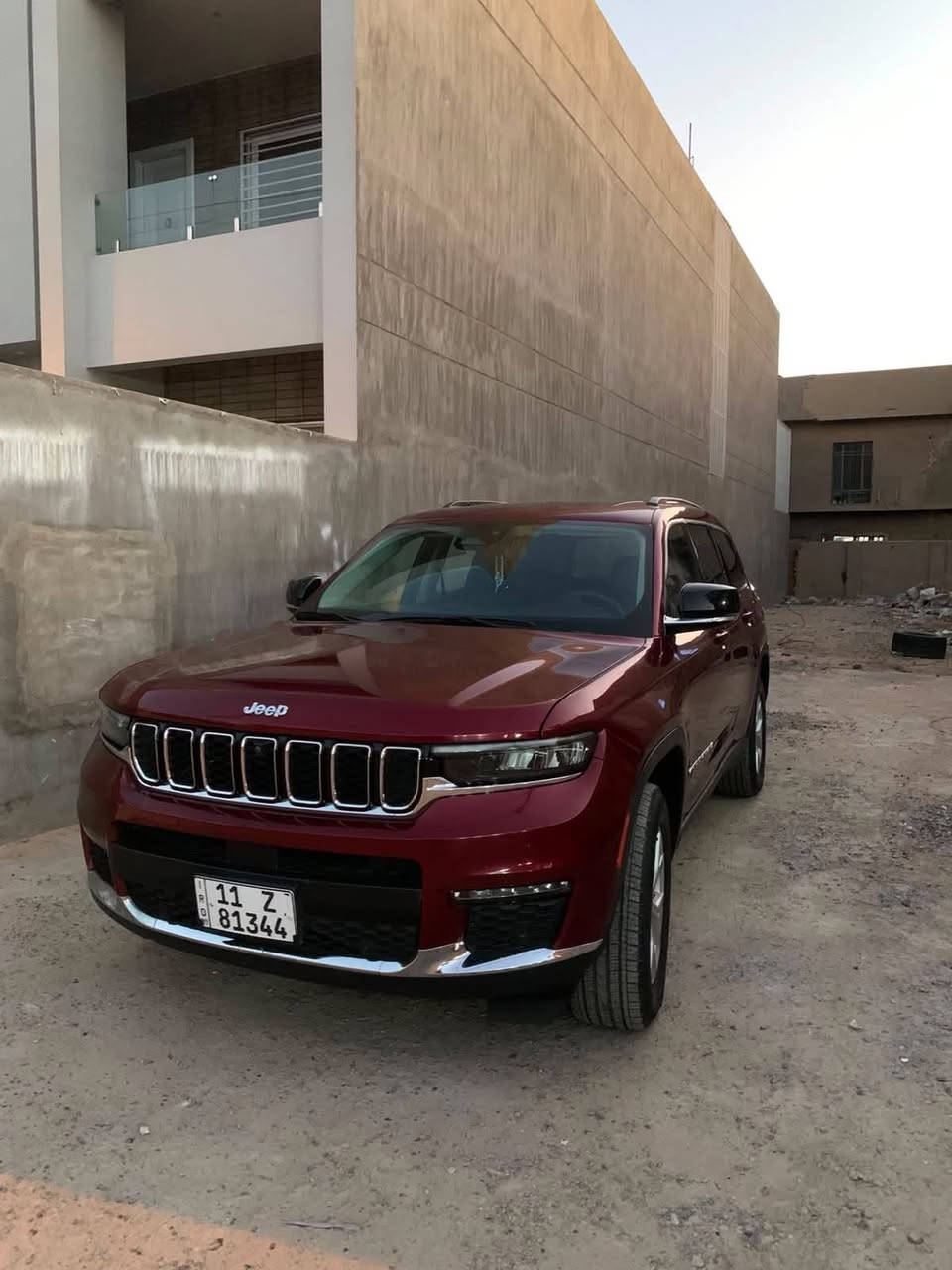 🚗 للبيع: جيب شيروكي ليمتد 2023
📍 مكان السيارة: بغداد 
📞 للتواصل: ***********
💰 السعر: ٢١٠ ورقة – قابل للتفاوض
📊 المسافة المقطوعة: ٢٦ مايل فقط
🛠️ المحرك: 6 سلندر – 3600cc

⚙️ المواصفات (فئة ليميتد):
• مقاعد جلدية فاخرة
• مقاعد أمامية تبريد وخلفية قابلة للتدفئة
• فتحة سقف بانورامية
• 7 مقاعد
• نظام دفع رباعي (4WD)
• تشغيل عن بُعد
• بصمة تشغيل
• بصمة أبواب
• شاشة وسطية كبيرة تدعمApple CarPlay
و Android Auto
• كاميرا 360 درجة
• باب خلفي كهربائي
• مصابيح LED أمامية وخلفية + أضواء ضباب
• مرايا جانبية كهربائية + نوافذ كهربائية بالكامل
• مقاعد فخمة 
• ناقل حركة ماوس 
‎شاشات عدد ٣ 
كامره عدد ٣ 
وبعد هواي مواصفات 

⚠️ أضرار السيارة:
ابيع السياره حزام بدون لغود وشواصي حادث سطحي

