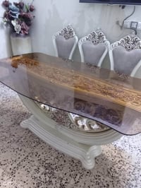 ميز زجاج • ٥ كراسي • شبه جديد