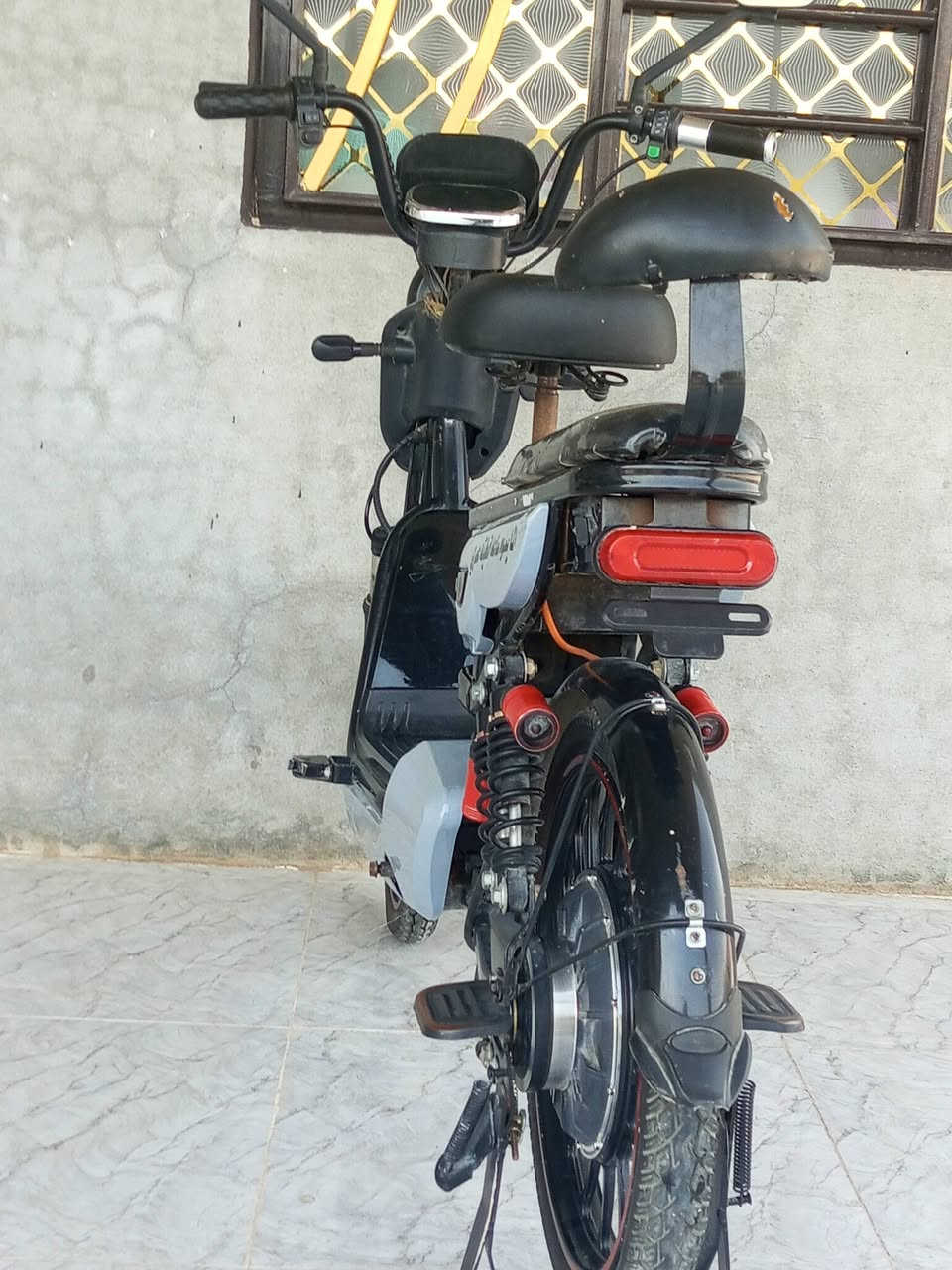 سلام عليكم
بايسكل شحن للبيع خمس بطاريات حجم 20
السعر 350مايعوزها شي بس بطاريه وحده 
او باقي البطاريات ما بيها شي و الدراجه 
نضيفه بس الشراي يخابر ***********
