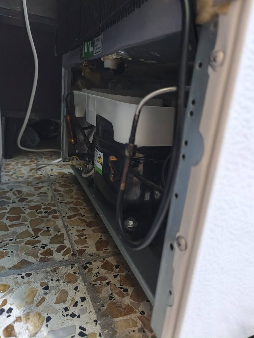 ثلاجه جديده بل كارتونه استخدام شهر  شخط مابيها ما اعرف حجمها اشكد الطول متر اونص اريد اراوسها اب اكبر منها او بيع
السعر 250 قفل 
بغداد الشعب حي اور

***********
ثلاجه جديده بل كارتونه استخدام شهر  شخط مابيها ما اعرف حجمها اشكد الطول متر اونص اريد اراوسها اب اكبر منها او بيع

