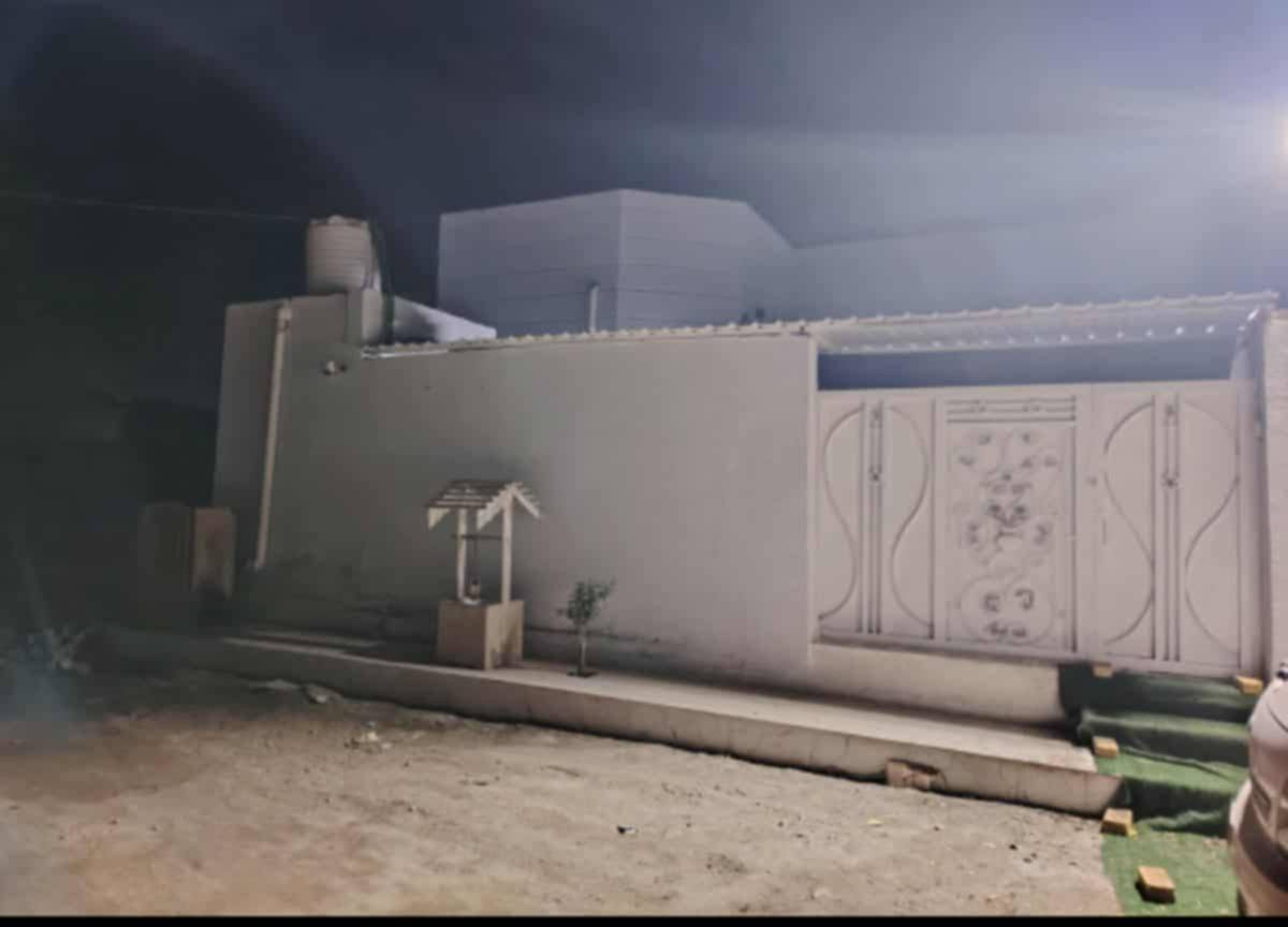 سلام عليكم بيت لبيع حي السبل الثانيه بشارع الفرن المساحه 200 يتكون من غرفين صاله مطبخ ديونيه بناء حديث سعر 65 وبي مجال لشراي راسلني وتساب وتدلل ‏‪***********‬‏
