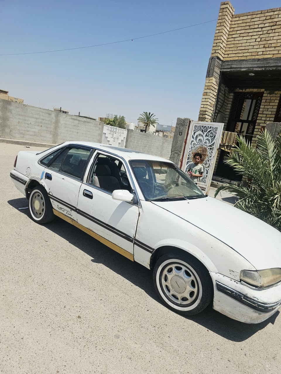 مبرنس كير عادي كلشي واضح كدامك بل التصوير سنويه كارتونيه صاقطه صارها سنه ونص وراعيها موجود تحويل يمته ما تريد 
كير محرك فوول صدرها 85%100 بيها خويس شويه السياره سعرها 18 مكاني ابو غريب النصر و السلام 
***********
