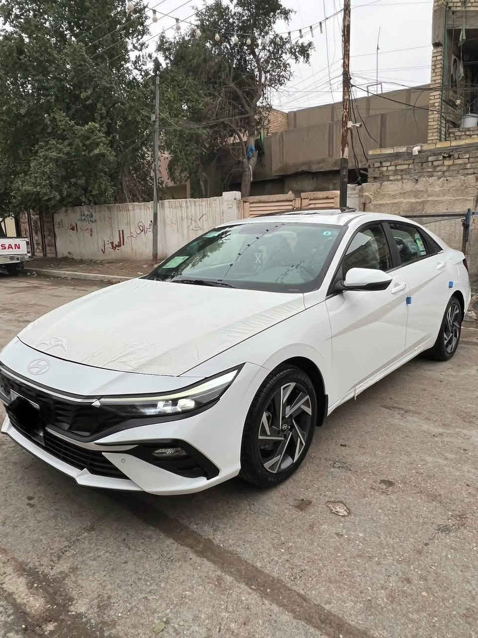 الانتره 24 خليجي مكينه 2000 ماشيه 17 ألف رقم بغداد باقي عليها 2سنوات حجز 170 قفل والسوك كل شي بيه *********** مكانها الرميثه
