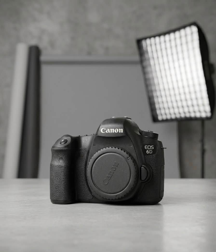 📷 للبيع طقم كاميرا Canon 6D متكامل مع جيمبال احترافي
المحتويات:
✅ كاميرا Canon 6D (Full Frame، أداء ممتاز)
✅ عدسة Canon 24-105mm f/3.5-5.6 IS STM مع أغطيتها الأصلية
✅ كفر (غطاء) إضافي للعدسة
✅ جيمبال Zhiyun Weebill-S (يتحمل وزن حتى 3 كغم، يناسب كاميرات متعددة، مثالي للفيديو والتصوير السينمائي)
✅ بطاقة ذاكرة 32 جيجابايت
✅ شاحن أساسي + شاحنة إضافية
✅ بطاريتان
✅ جنطة احترافية كبيرة الحجم
✅ كفر حماية للكاميرا
✅ حزام Canon الأصلي

✨ المميزات:

جهاز Full Frame بجودة احترافية
جيمبال احترافي يتحمل أكثر من 3 كغم، مناسب لكاميرات متعددة (Sony, Canon, Panasonic, إلخ)
طقم متكامل يغنيك عن شراء أي شيء إضافي - جاهز للاستخدام الفوري
السعر: 1,250,000 دينار (قابل للتفاوض)ما أقصر وياكم ان شاءالله 
السبب: تطوير المعدات
للتواصل: ***********
