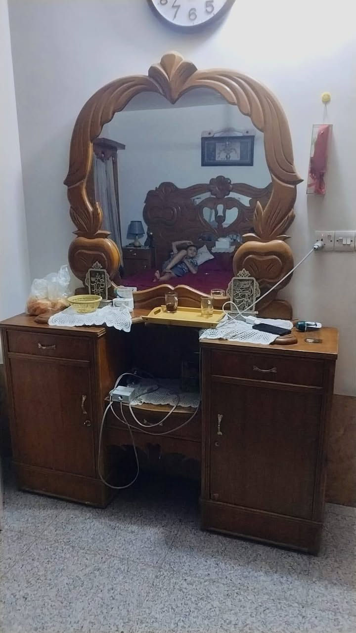 يتوفر تجديد الغرف من الون الصاج إلى الأبيض بأحدث الاصباغ داخل الكوفه والنجف وشد وفتح للتواصل ***********
