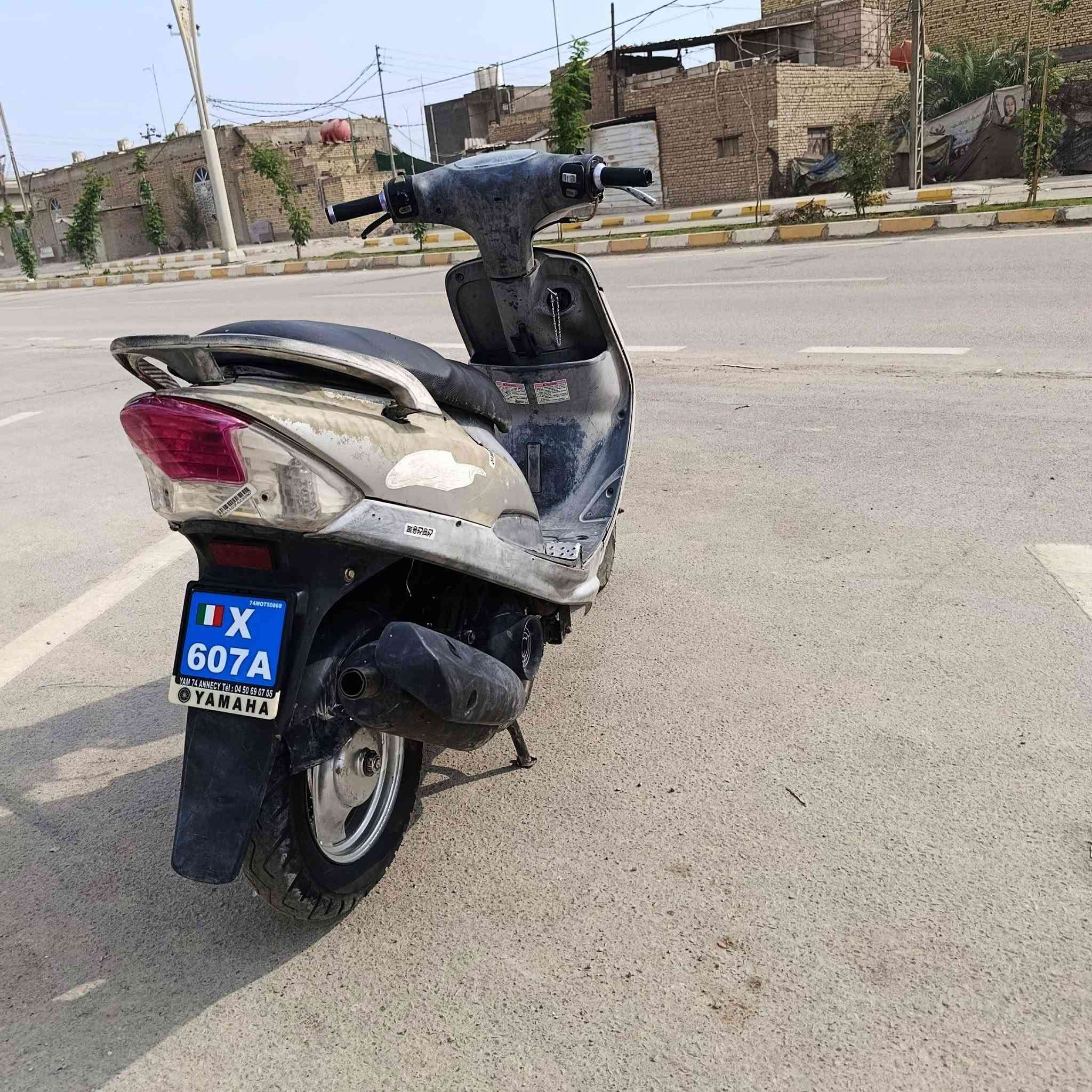 السلام عليكم
ماكس منغولي للبيع 

المكينه مفتوحه مره وحده  والباقي كله بلادي 

الدراجة كلها ختم واحد وصلها موجود 

شغاله سلف هندر كهربائيات اشاير لايت بك لايت عداد 

تايرات جدد  

مكاني ناصرية مركز 

الرقم *********** 

السعر 550 أو بيها مجال
