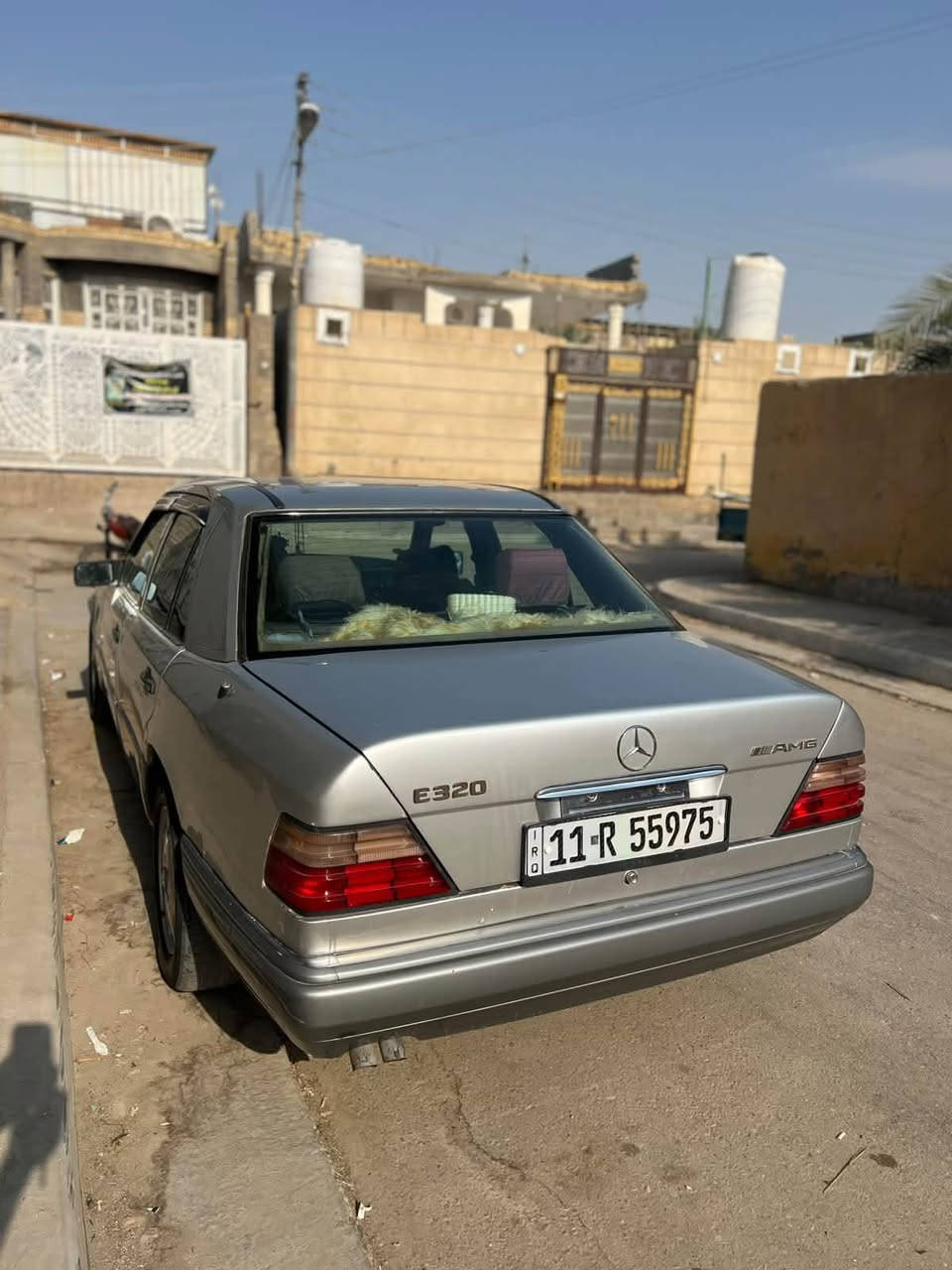 السلام عليكم مارسدس دب موديل 90 لون سلفر مصبوغة عام بيها فقط باب مبدل مثل ما واضح بالصورة كهربائيات جاهزة من كلشي تبريد ثلج محرك ثنين ونص ديلكو بأسمي السيارة 
السعر 53 وبيها مجال شوية

العنوان البصرة القرنة 
للاستفسار ***********
