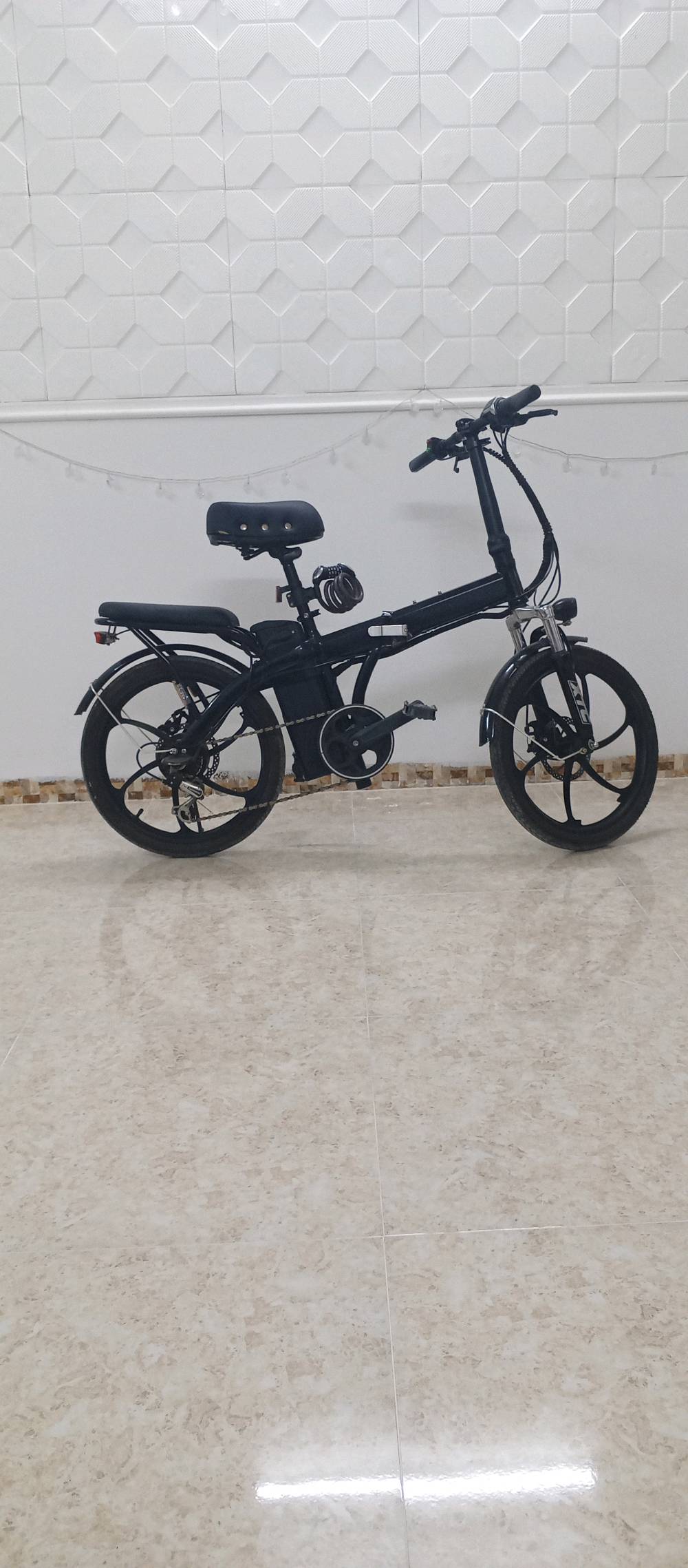 🚲 دراجة كهربائية للبيع – موديل 2023
للبيع دراجة كهربائية موديل 2023، استعمال قليل جدًا وحالتها ممتازة ونظيفة كما موضح بالصور.
🔋 البطارية: بحالة جيدة
⚡ المحرك: يعمل بشكل ممتاز
🛞 الإطارات: جيدة
💡 الإنارة والملحقات: موجودة
🪑 مقعد خلفي مريح
🔒 قفل موجود
📅 الموديل: 2023
📍 المكان: كركوك
💰 السعر: 350 ألف دينار قابل للتفاوض بالمعقول
الدراجة جاهزة للاستخدام، والمعاينة خير دليل.