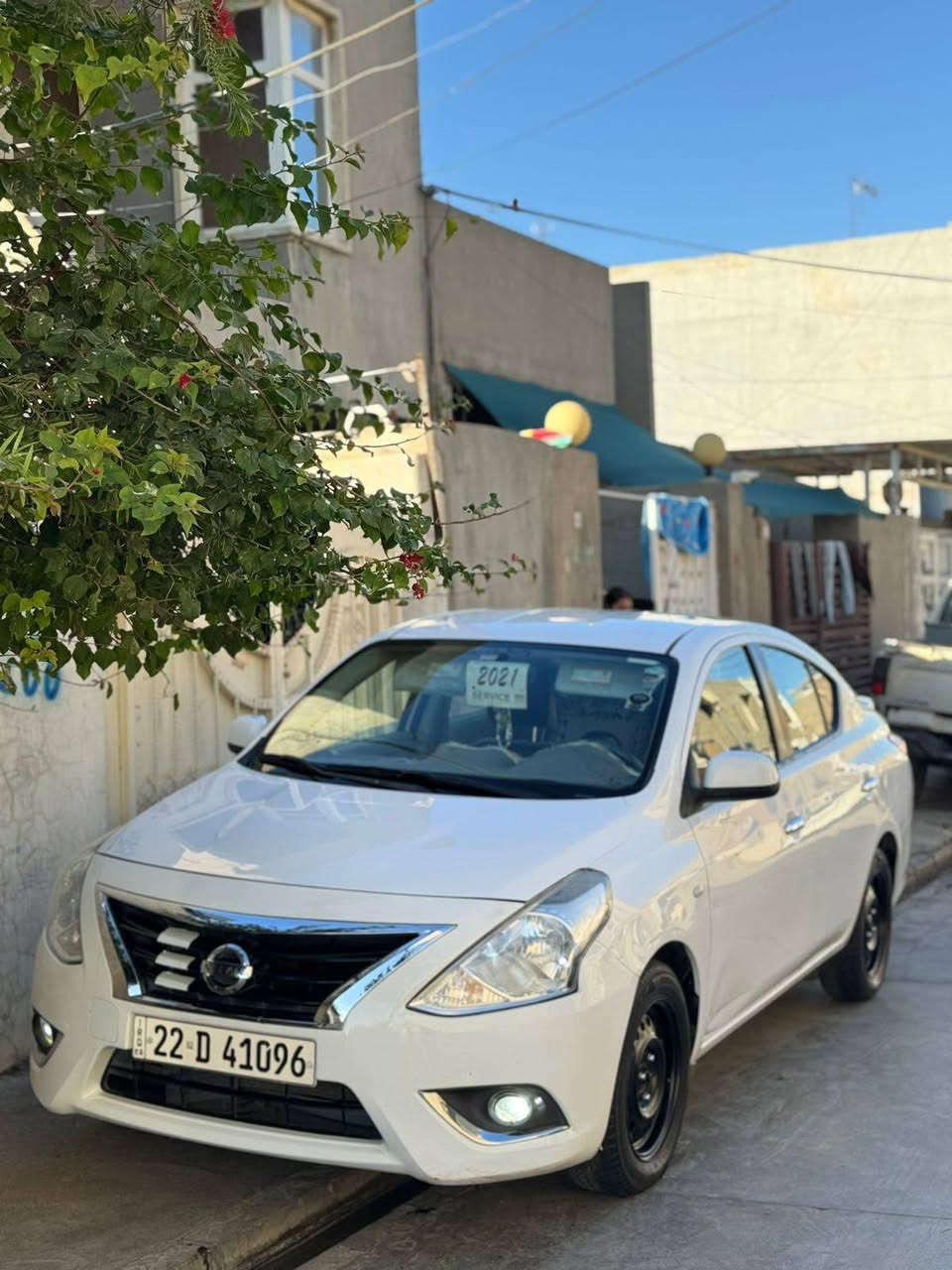 نیسان لاکشمیبای 2021 سەیارەکە دوو قۆپی بچووکی هەیە لەگەڵ جەمپەکی خەفیفی پشتەوە سەیارەکە یەک دەستە بەناوی خۆمە سعر:105$ رەقەم تەلەفۆن:***********
