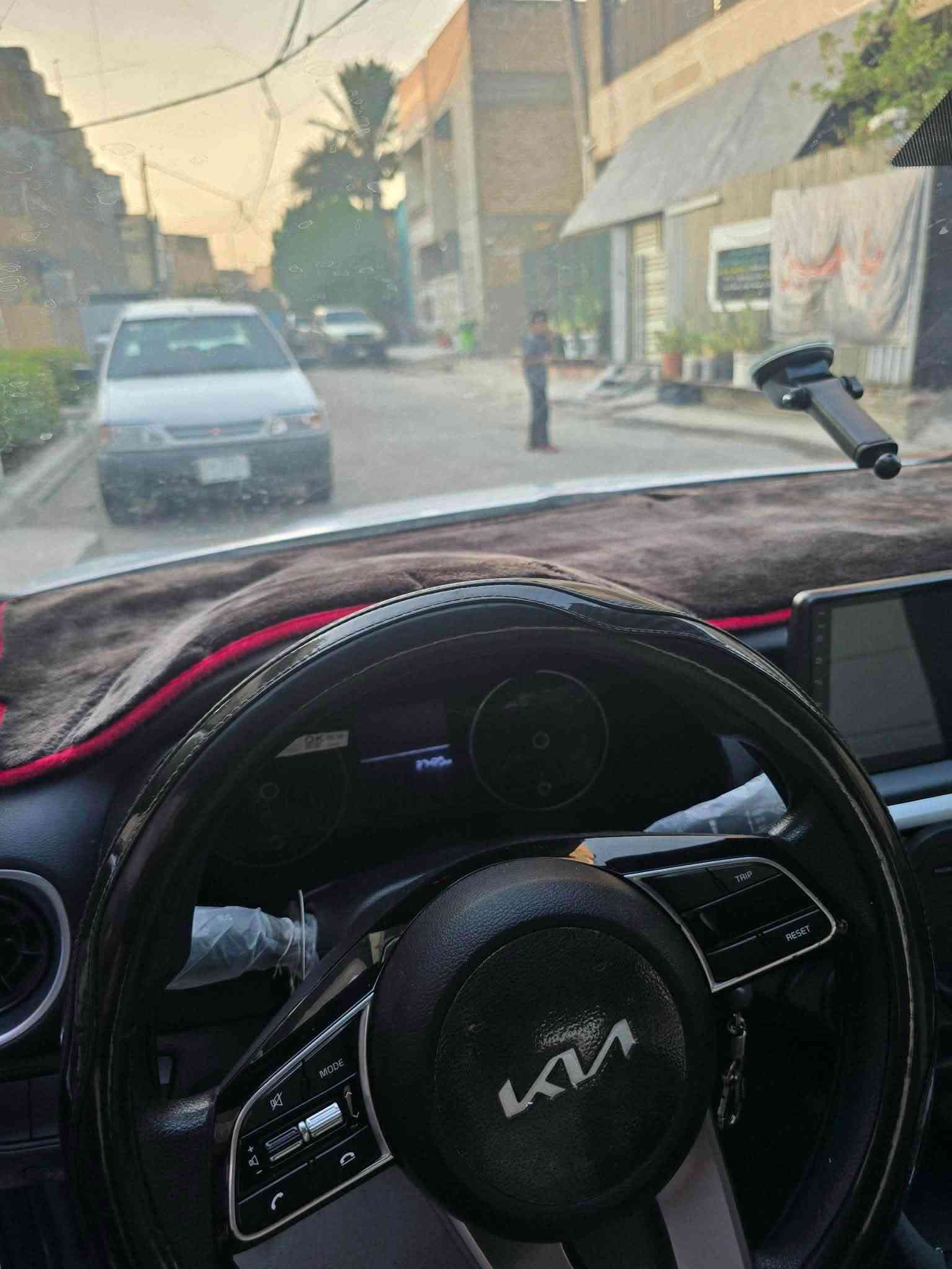 مكلف بالنشر !!!!!
🫡السلام عليكم للبيع 
🚗كيا سيراتو 
موديل 2024
مكينه 2000🧐
🚶‍♂️ماشيه 29 الف 
مكفوله من صبغ وتبديل برغي ممفتوح بيها فقط بيها بارد بقيق الصندوك شي بسيط ورصعات بسيطه 
سبير مانازل 
رقم بغداد 
مواصفات عاديه 
شاشه 
كأمره 
ويل كب اصلي 
دوشمه جديده
كاعيه جلد
لايت زنون 
💸💵السعر 165 ورقه وبيها مجال 
📍المكان-بغداد - الحريه 
الأتصال ☎️هـ ‭***********‬
