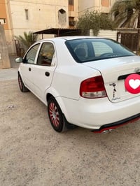 افيو للبيع موديل 2004 مكينه مفتوح مو مسكر المرغوب  كشنات جلد  ارضيه جل...