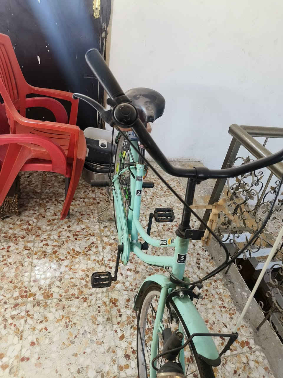 سلام عليكم بايسكل سانتوس للبيع موديل20حاويه ياباني باسكل مضموم بعده بترابه سعره 140بي مجال للاستفسار ***********
