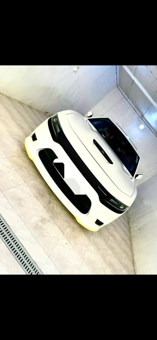 دوج جارجر  SUPER TRACK PAK / GT.
الموديل : 2019 . (خليجي) .
المحرك : V6 . 3.6L .
العداد : 39 الف كيلو متر 

المواصفات : -
كت SRT . 
سستم صوت ALPINE . 
فتحة سقف سلايد . 
LED لايت . 
كير شفتر بالستيرن . 
شاشة 8.4 انج
 اوپشنات ال SRT .
 كاميرا دوارة.
 حساسات خلفية .
 ويل قياس 20 أنج كاربون . 
تشغيل عن بعد .
 مقاعد سبورت جلد .
 كشن كهرباء . 
جناح خلفي .
CAR PLAY .
وبعد بيها مواصفات علما السيارة بحالة الوكالة ، استخدام شخصي 
رقم شمالي مميز وكالة هارلم 
تحويل مباشر بأسم المشتري او وكالة حسب الرغبة ،
مكان السيارة / البصرة 
لمعرفة السعر اتصل على /*********** + واتساب + ماسنجر
السيارة كفالة عامة (محرك + كير + بدي + رسميات وتحويل الملكية) البصرة, العراق
