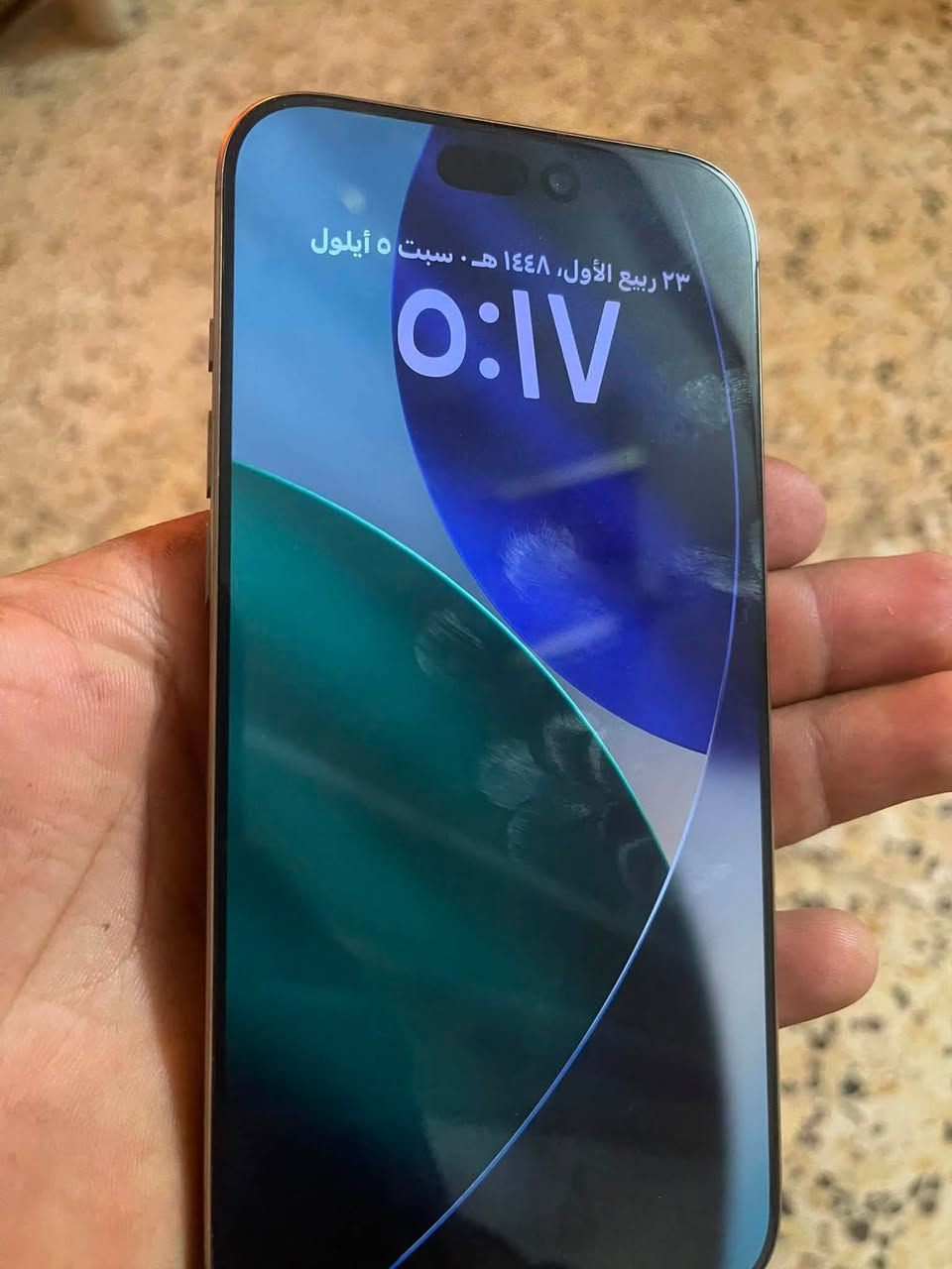 آيفون. ١٦. برو ماكس.  بطاريه. ٩٤  وتر. جهاز مفتوح.   ولا زلغ  بي.  سعر جهاز ١٣٥٠ وبي مجال.   استفسار.  ***********
