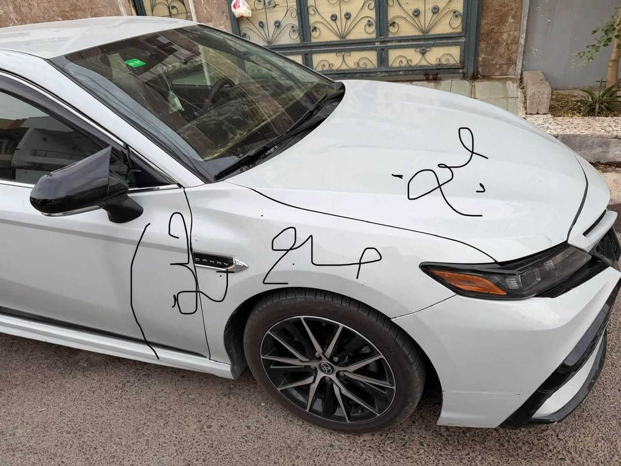 السلام عليكم

كامري 2023 وارد امريكي لون سموك SMOKE
23se  سنوية وهزة ورقم جديد تخم تاير جديد
بيها ٣ قطع 

باب السكن من بداية الجاملغ 

والجاملغ صبغ

والبنيد صبغ اثر مال وشم جان بامريكا 

طخم تايرات جديد 

رقم شمالي اربيل باسمي 

سنوية لل٢٩ يلا تنتهي 

مواصفات الSE

كشنات جلد

رادار تحديد مسار 

مثبت سرعة 

شفتات رياضية بالستيرن 

نقطة عمياء بالمرايات 

3 انظمة قيادة ...ECO-NORMAL-SPORT 

ويل كروم 

ورقم الشاصي موجود 

وبعد مليانة مواصفات والكامري غنية عن التعريف والسيارة عليها اضافات حلوة مثل الليد الداخلي مزروع بكل السيارة واضافات سودة ع اليدات واللايت وغيرها 

السيارة ما تصرف عليها دينار واحد جاهزة كامل مكمل تشغل وتتوكل على الله 

السعر المطلوب ٢١٠ وقابل للتفاوض شي بسيط وما مستعجل ابد على بيعها ومكاني متواجد بكركوك واربيل 

هذا رقمي 

***********📞
