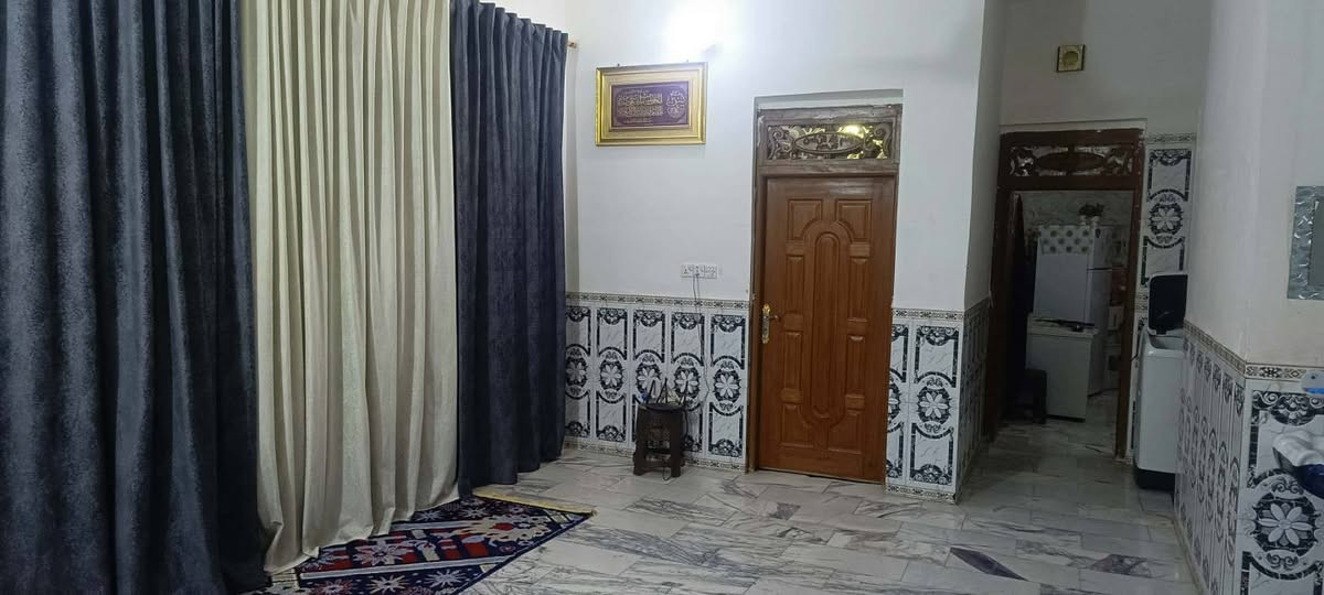 بيت طابو صرف حي الفرات عن شارع الصب ١٠٠ متر
غرفتين ومطبخ وصاله و براني صحيات عدد ٣
بناء حديث 2017 مساحة 200 م السعر
هذا رقم توصل ***********
