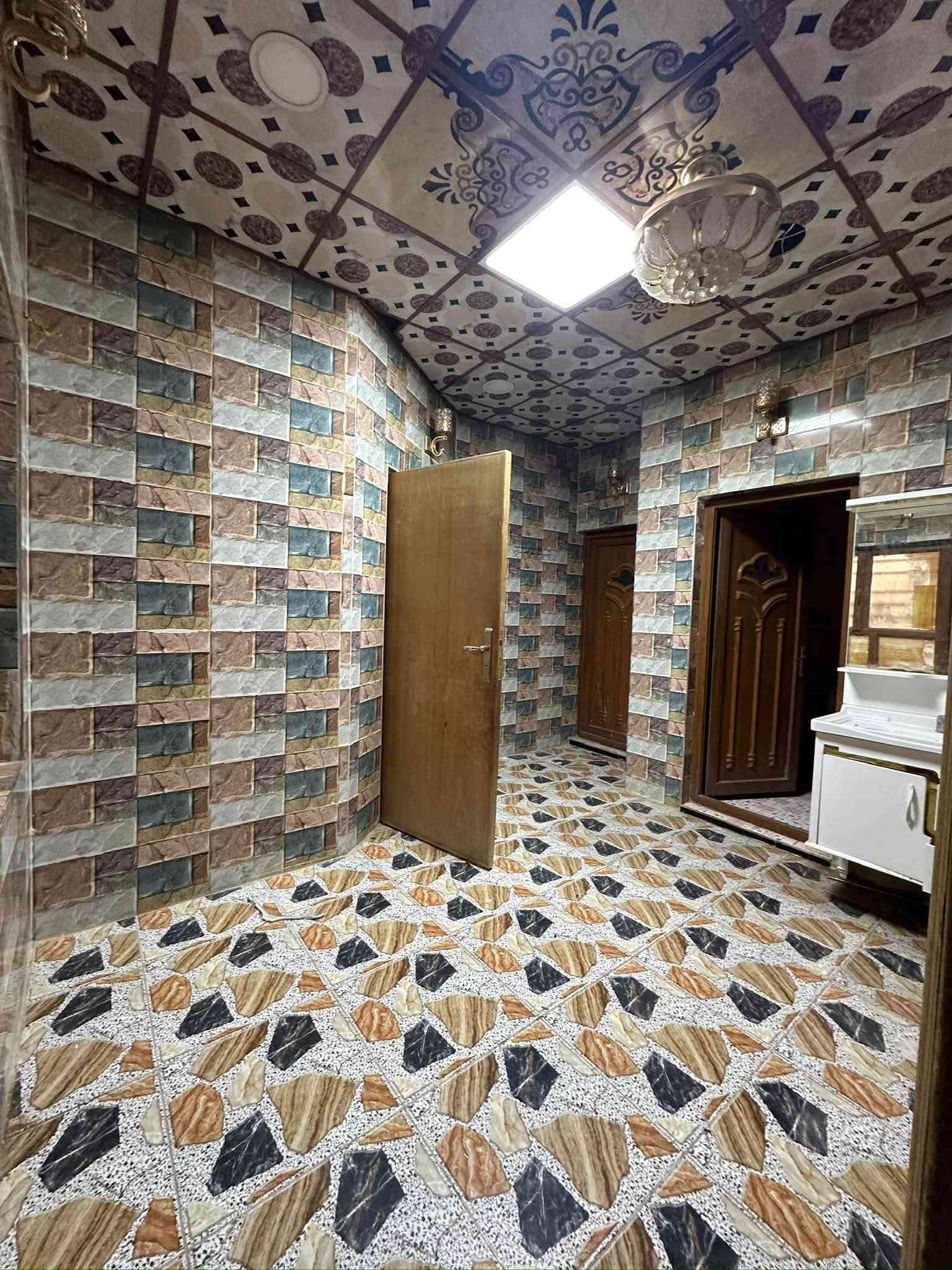 بل بدايه شارع ٦٠ • ٣٠٠م • ٥ غرف