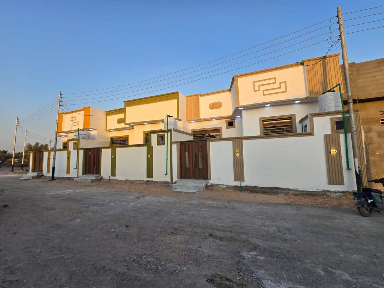 يتوفر الدينا بيوت للبيع في ابي الخصيب حمدان قريب من*********** شارع مركز حمدان طابو زراعي عراقي سند 25وكله ونسخه من طابو مباشر تكاتب معا ابو طابو عراقي موجود يتوفر الدينا اكثر من 5بيوت مساحات البيوت 150م مربع كل بيت يحتوي على 2غرف منام وصاله اوديوان أو مطبخ وكراج وحديقه بيت بناء جديد شغل دراجة أولى جميع الخدمات منطقة متكاملة السعر البيت الواحد 85مليون أو وقابل للتفاوض مكان كلش حلوة على شارع تبليط 10م بيوت جاهزات للسكن تسليم مفتاح فول مواصفات مدارس سوق اومصتوصف إلا ستفسار رقم الهاتف ***********
